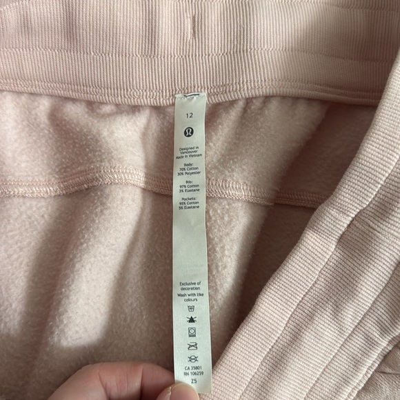 Lululemon Scuba High-Rise Jogger *Fleece 28” in pink mist - Picture 4 of 10